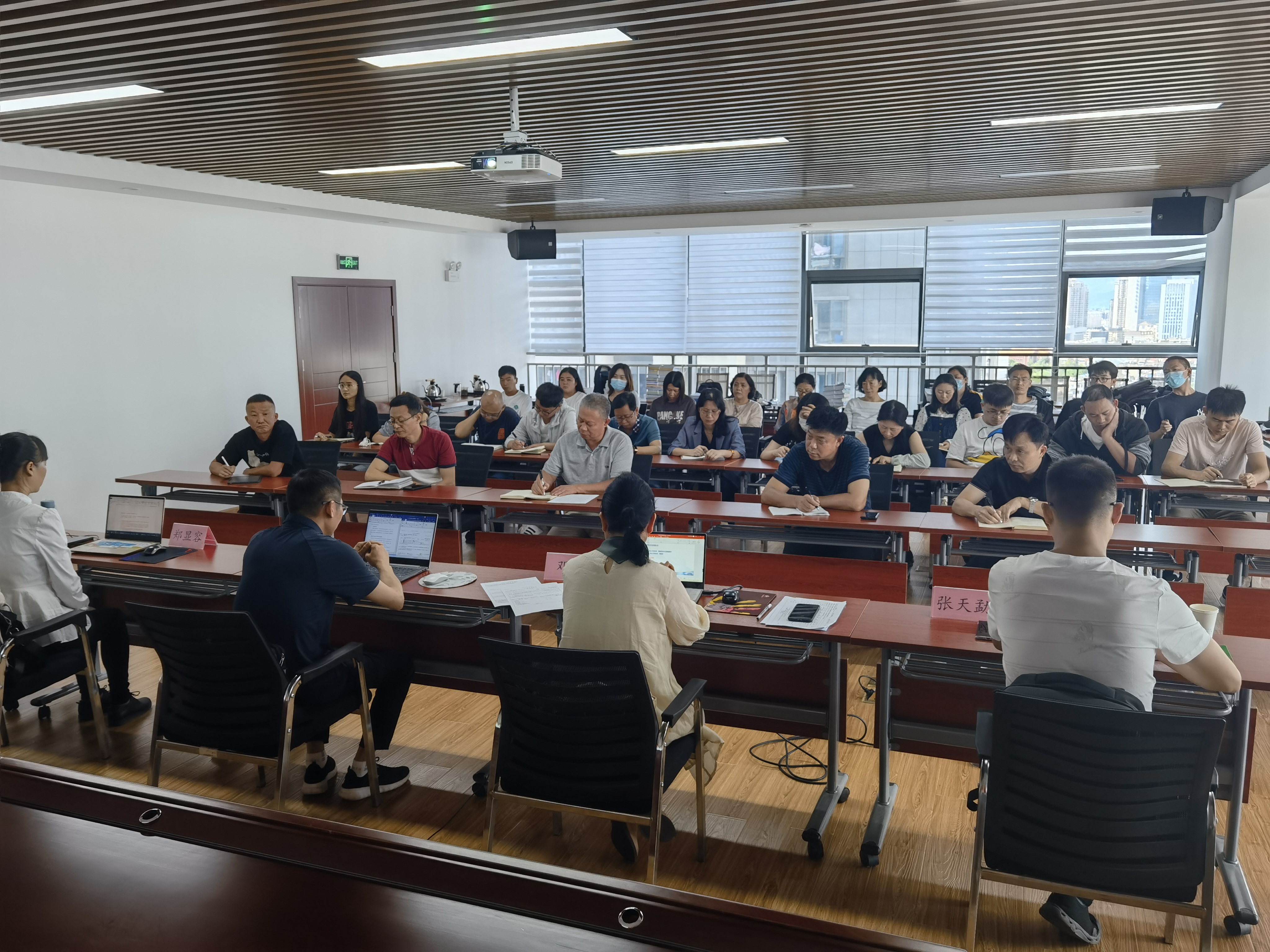公路建設六公司順利通過“三體系”再認證審核